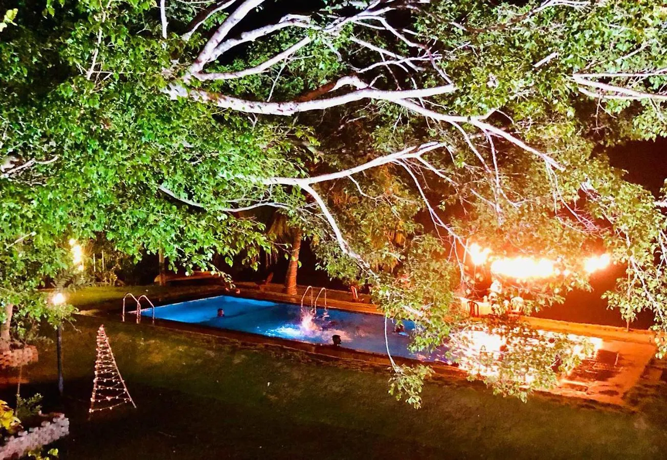 Nico Lagoon Hotel Negombo 3*,